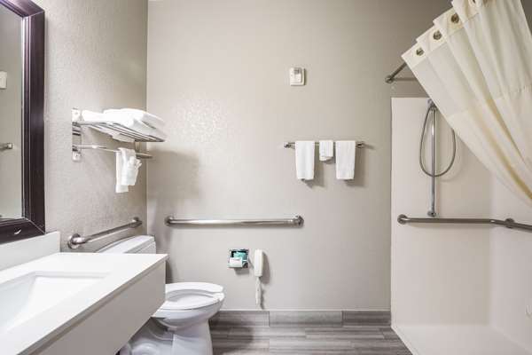  - Quality Inn & Suites Lodi - I-39, I-90 & I-94, Exit 119