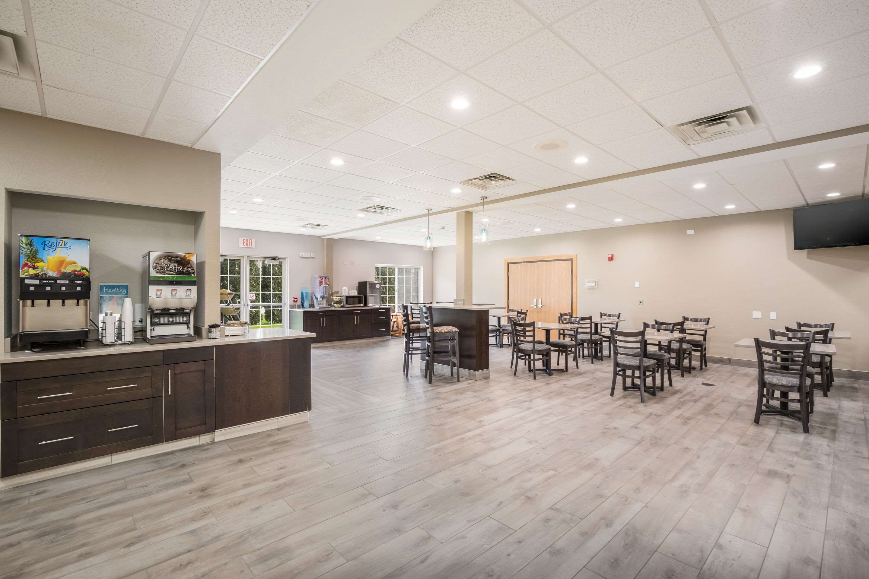 Enjoy breakfast in this seating area | Quality Inn & Suites Lodi