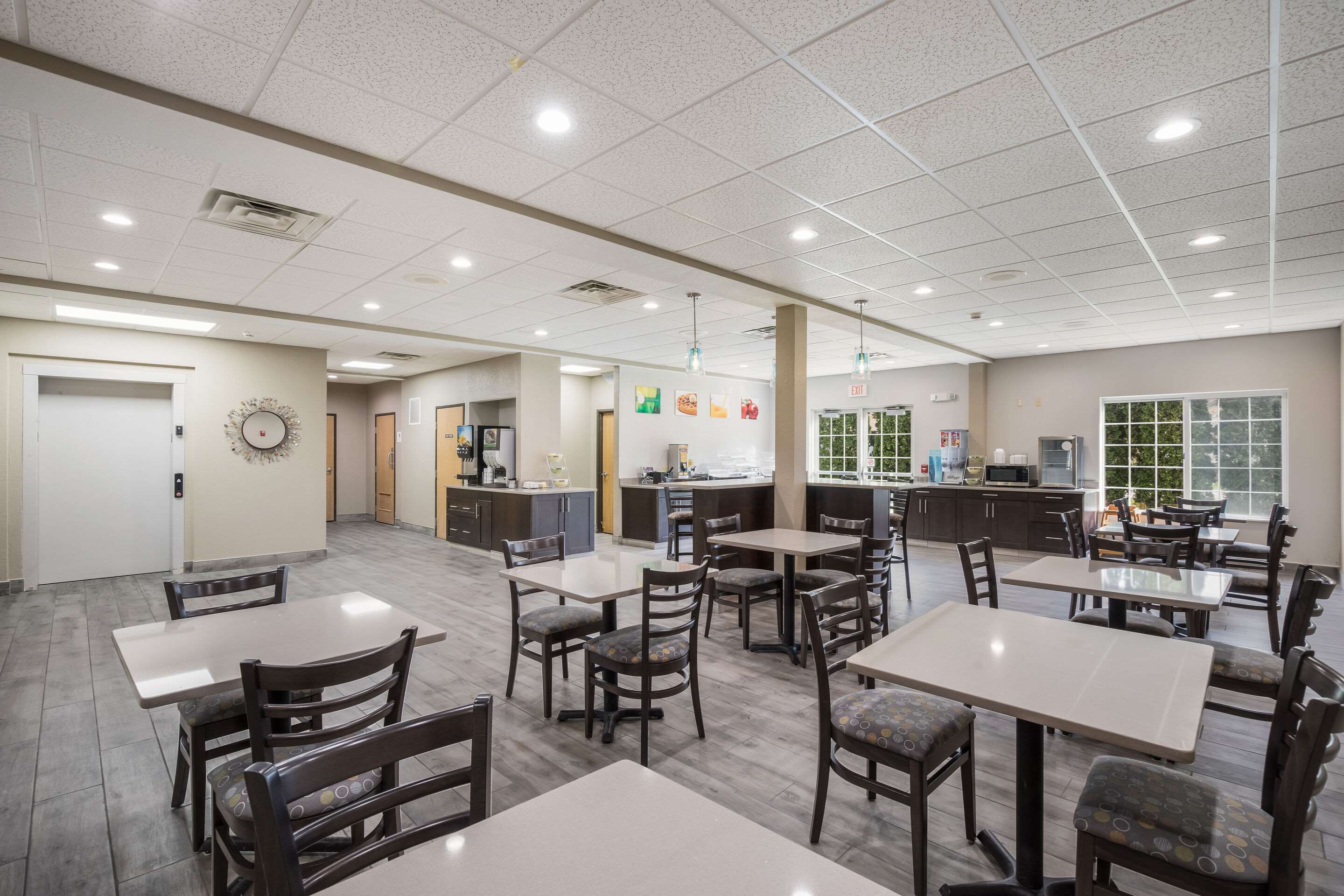 Enjoy breakfast in this seating area | Quality Inn & Suites Lodi