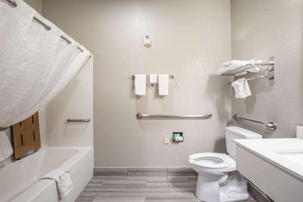  - Quality Inn & Suites Lodi - I-39, I-90 & I-94, Exit 119