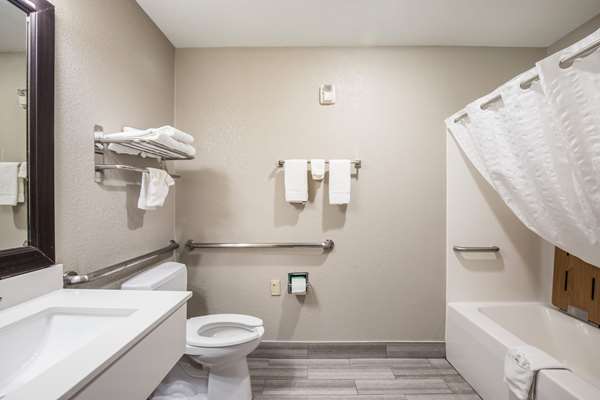 Suite - Quality Inn & Suites Lodi - I-39, I-90 & I-94, Exit 119