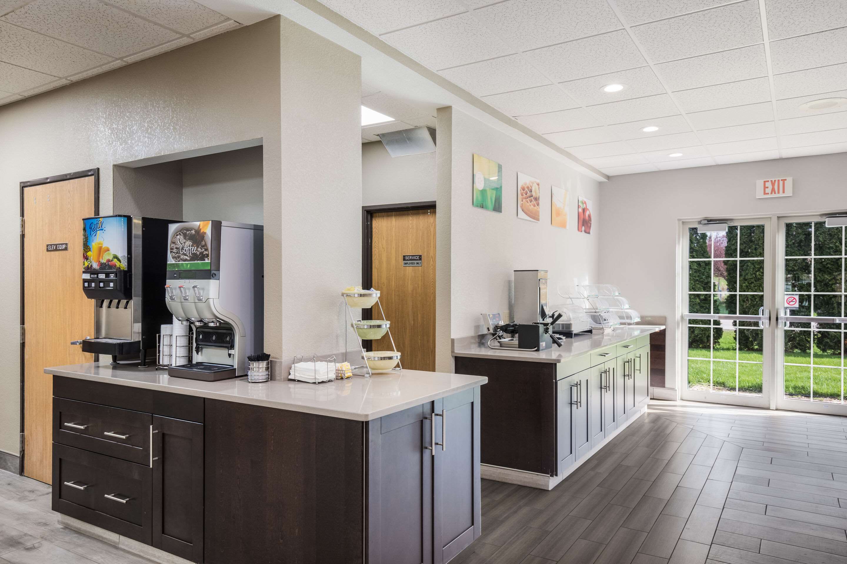 Enjoy breakfast in this seating area | Quality Inn & Suites Lodi