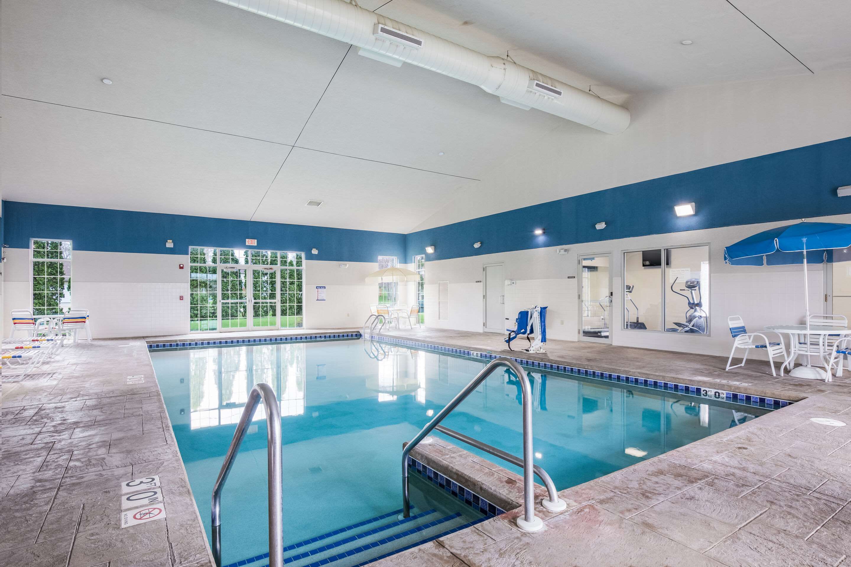 Indoor pool | Quality Inn & Suites Lodi