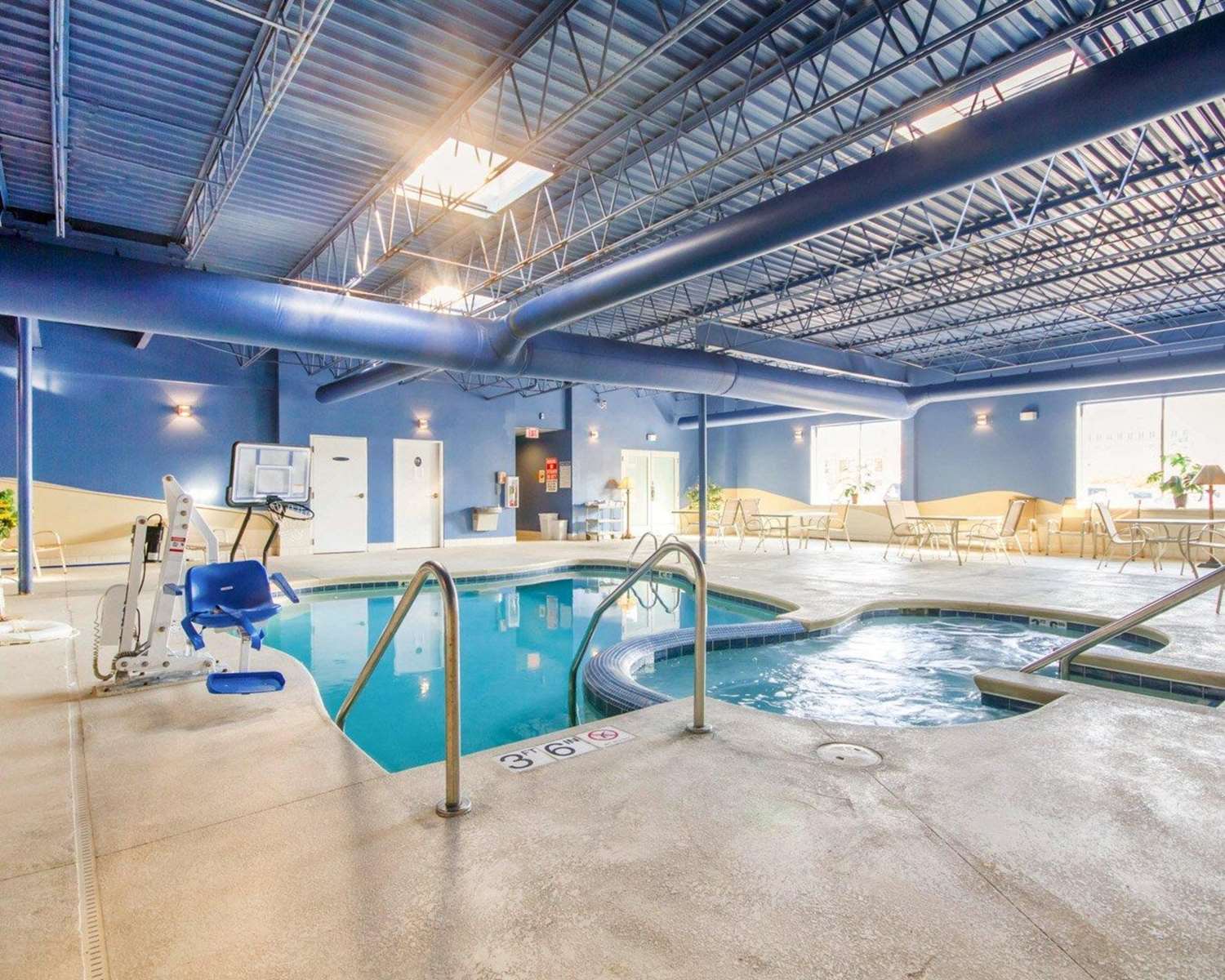 Econo Lodge Sheboygan, WI - See Discounts