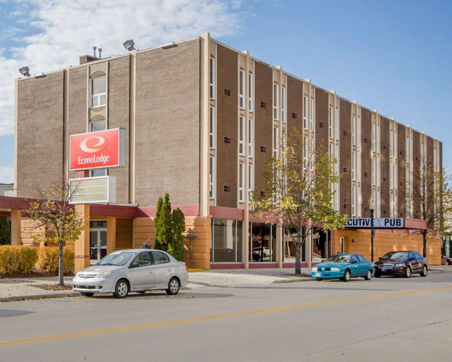 Econo Lodge Sheboygan, WI See Discounts