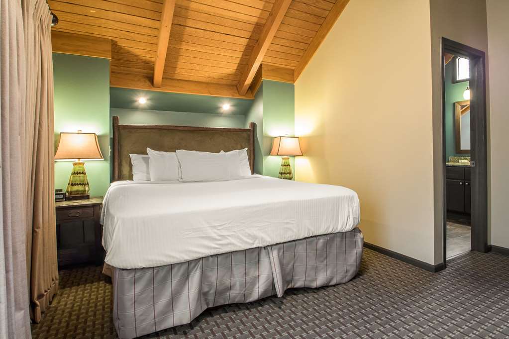 BLUEGREEN VACATIONS CHRISTMAS MOUNT-guestroom-Guest Room,Suite,On-Site.jpg