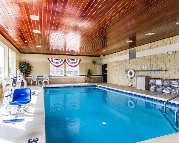 Pool - Quality Inn La Crosse