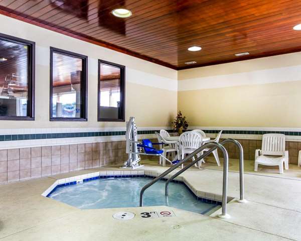 Pool - Quality Inn La Crosse