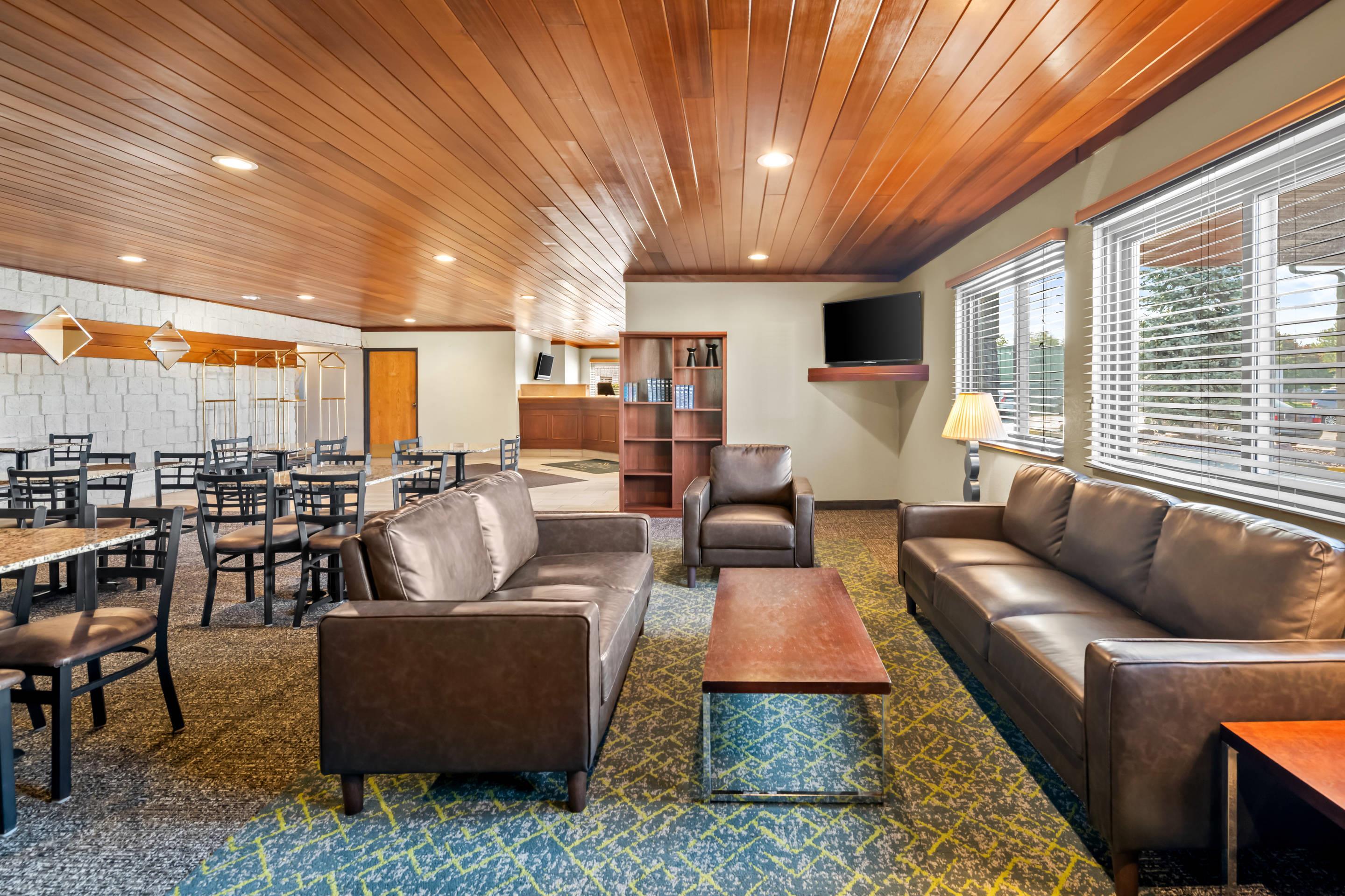 Hotel lobby | Quality Inn