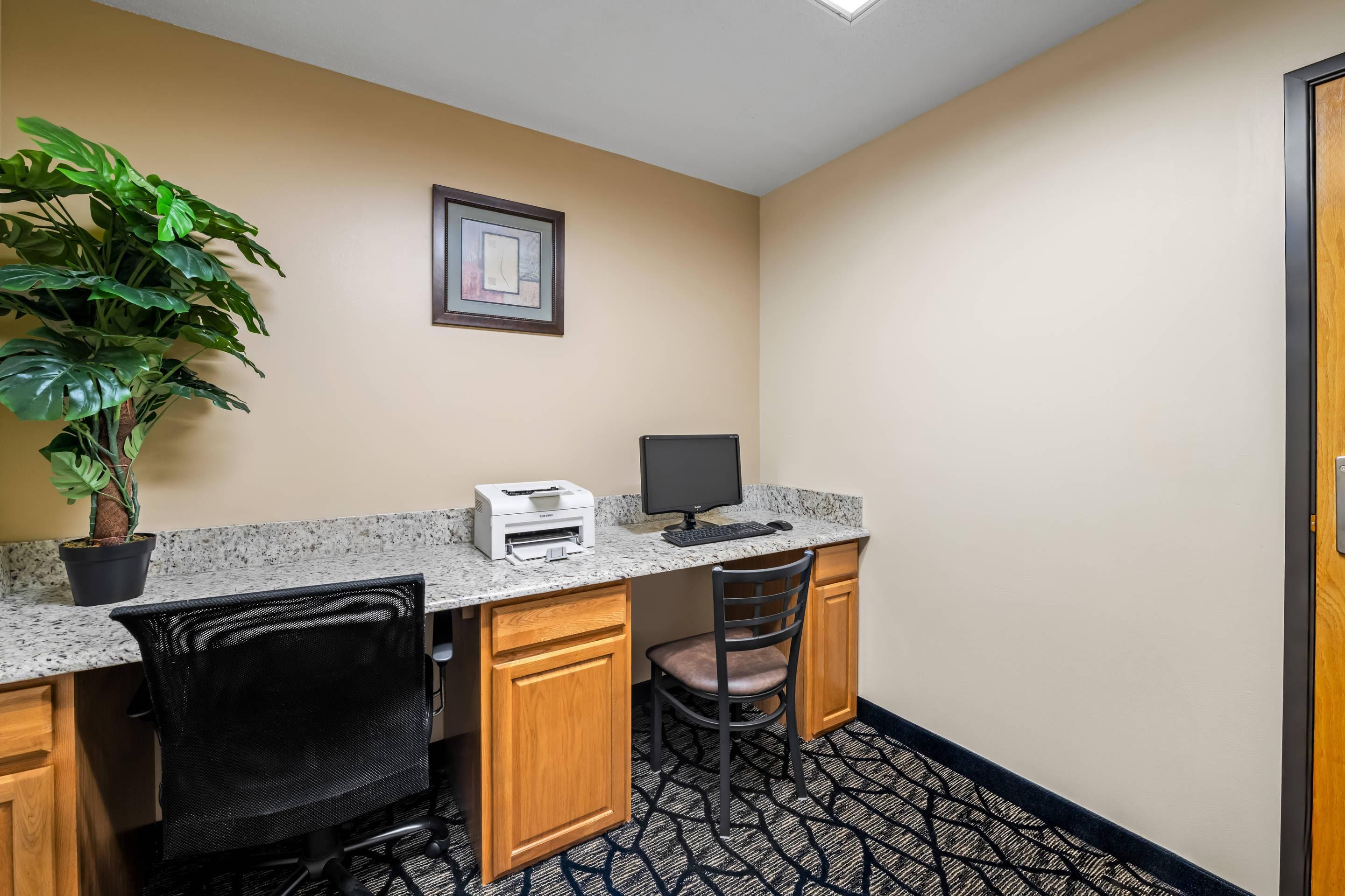 Business center | Quality Inn