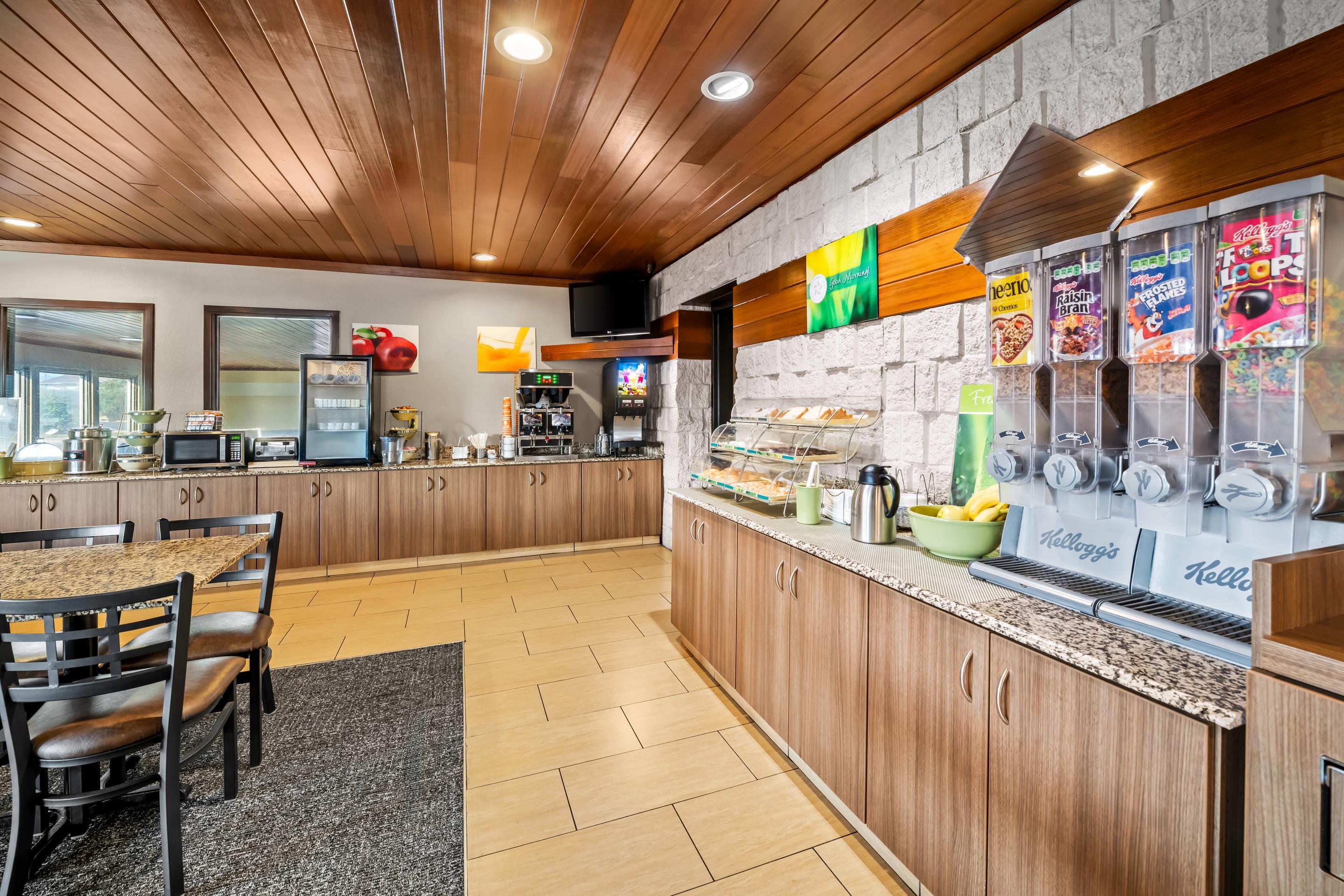 Breakfast area | Quality Inn