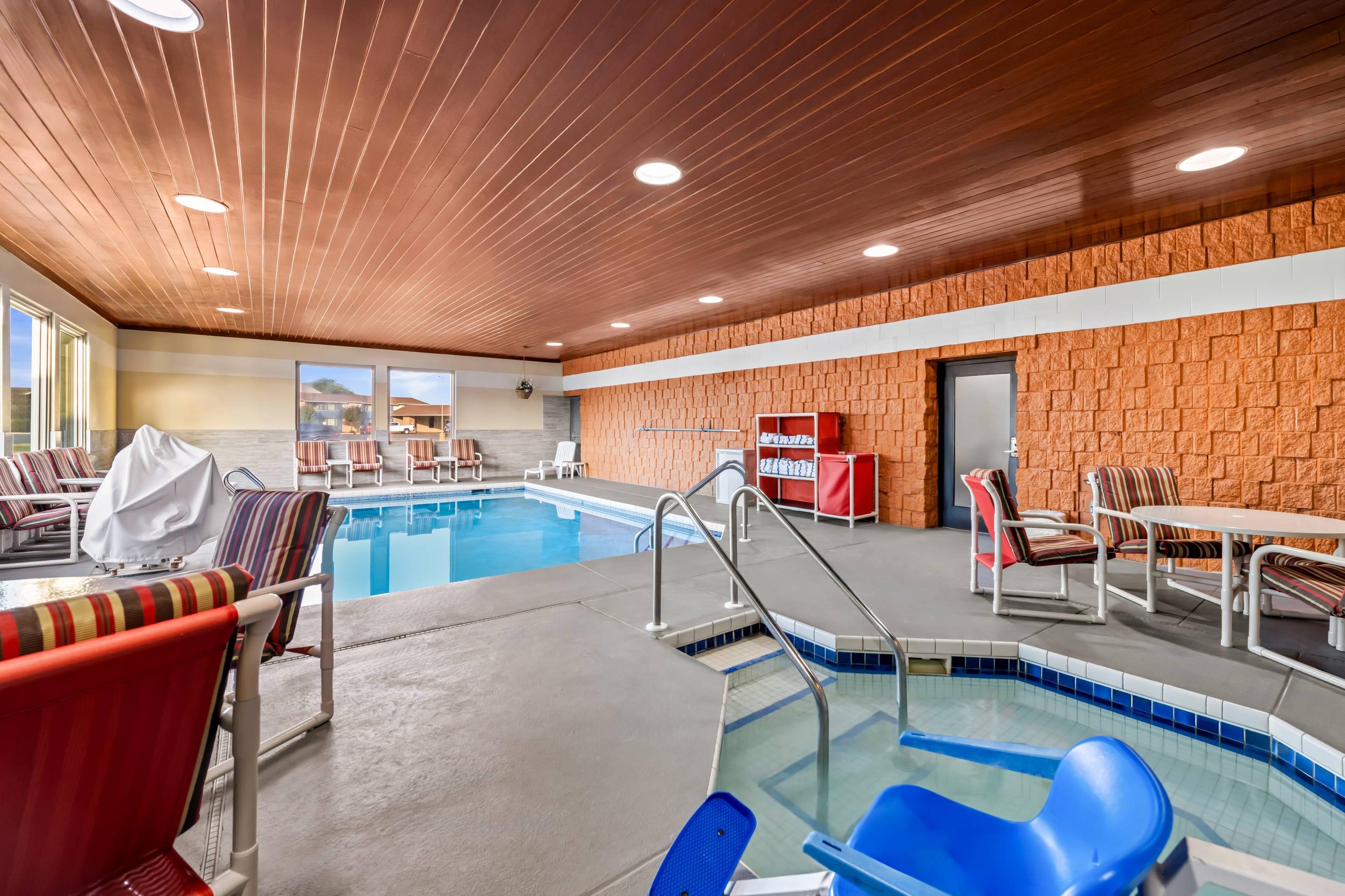 Indoor pool | Quality Inn