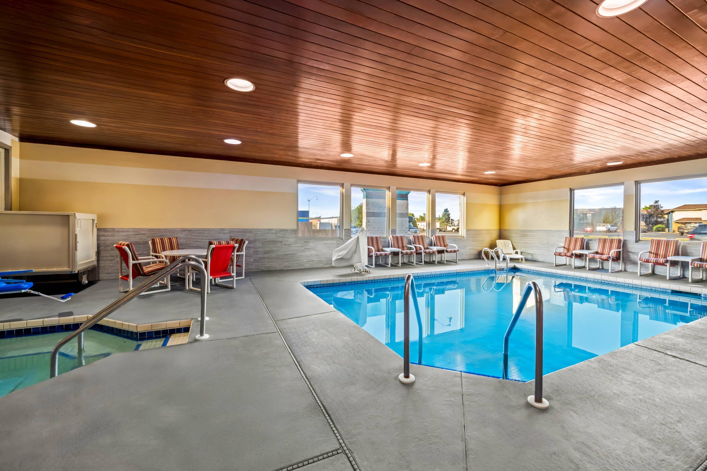Indoor pool | Quality Inn