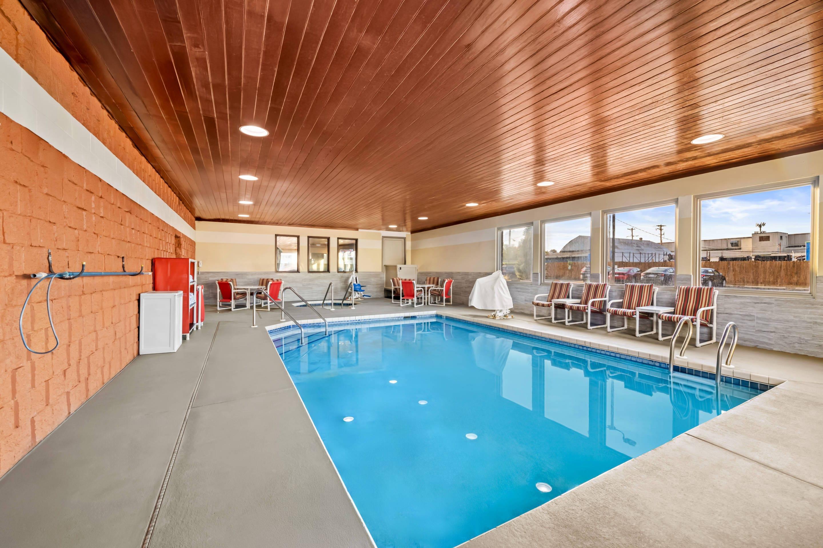 Indoor pool | Quality Inn