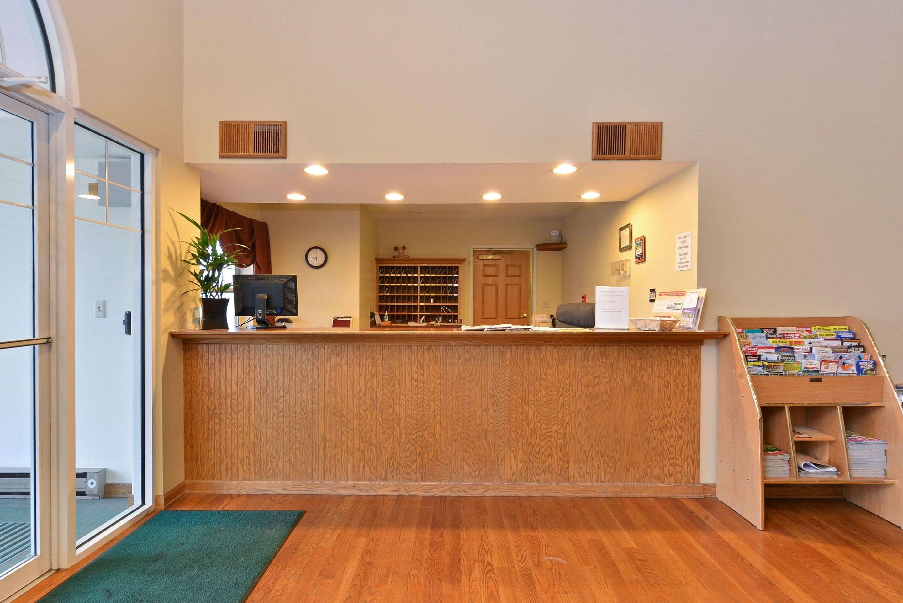 Front desk | Quality Inn & Suites