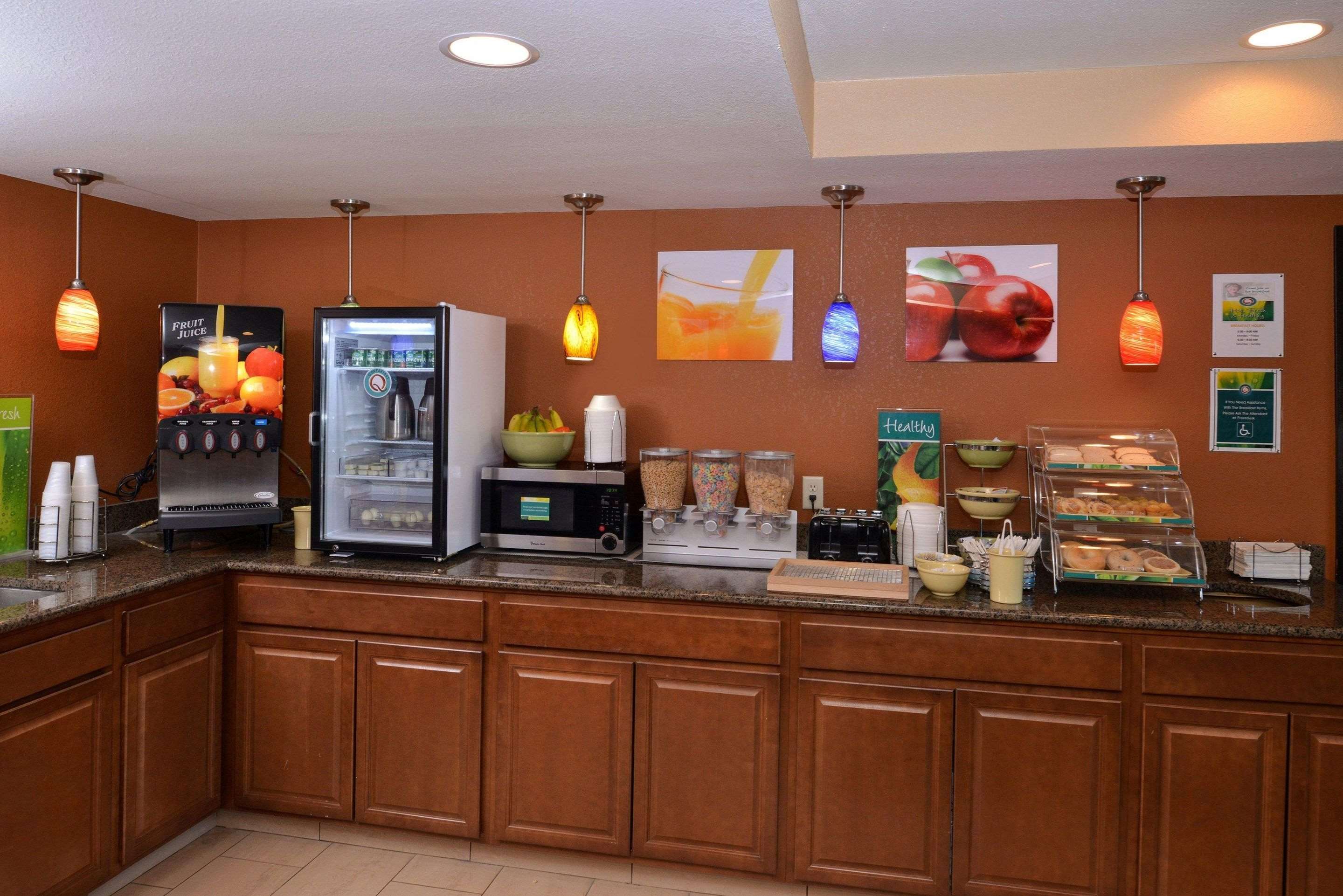 Breakfast counter | Quality Inn