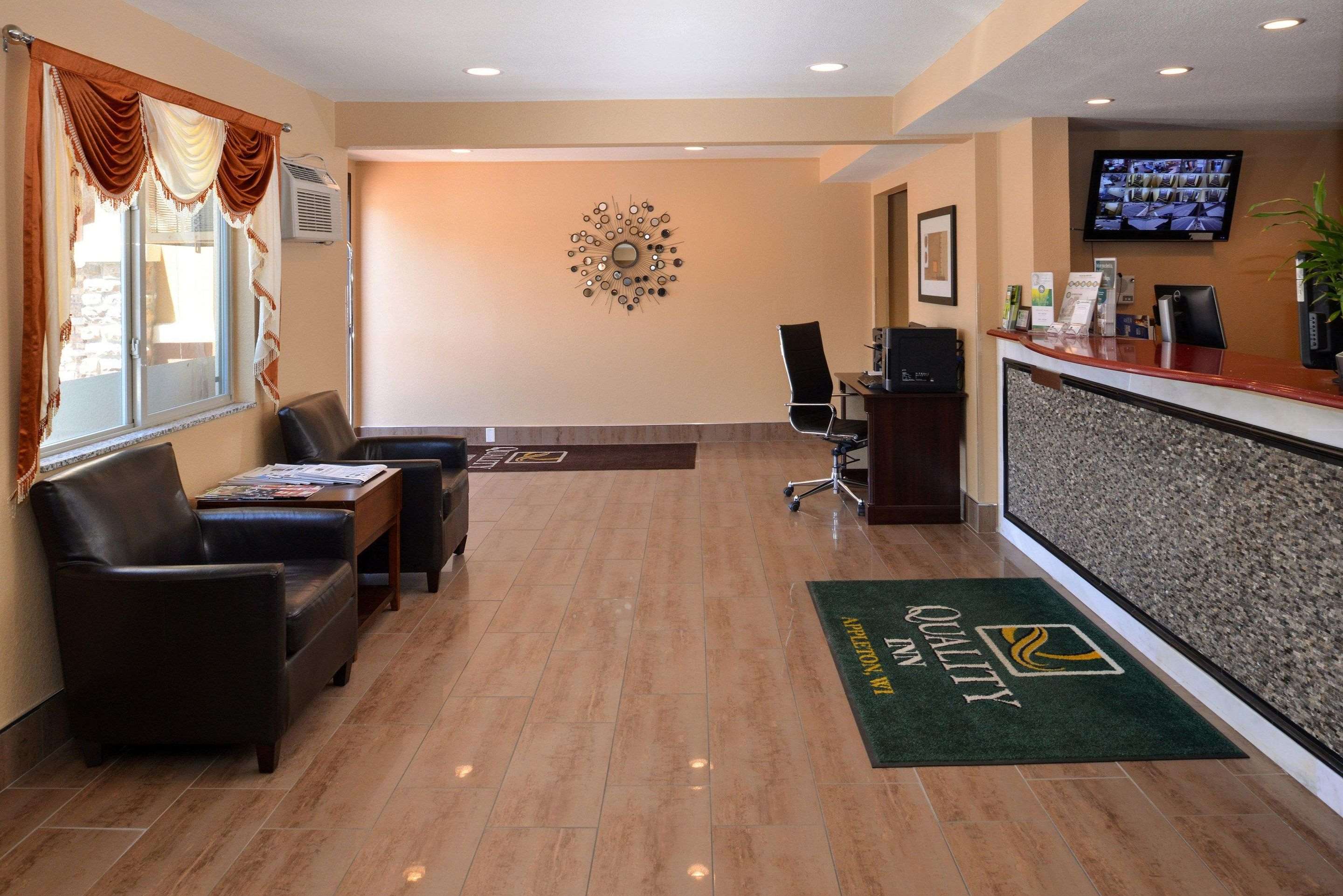 Hotel lobby | Quality Inn