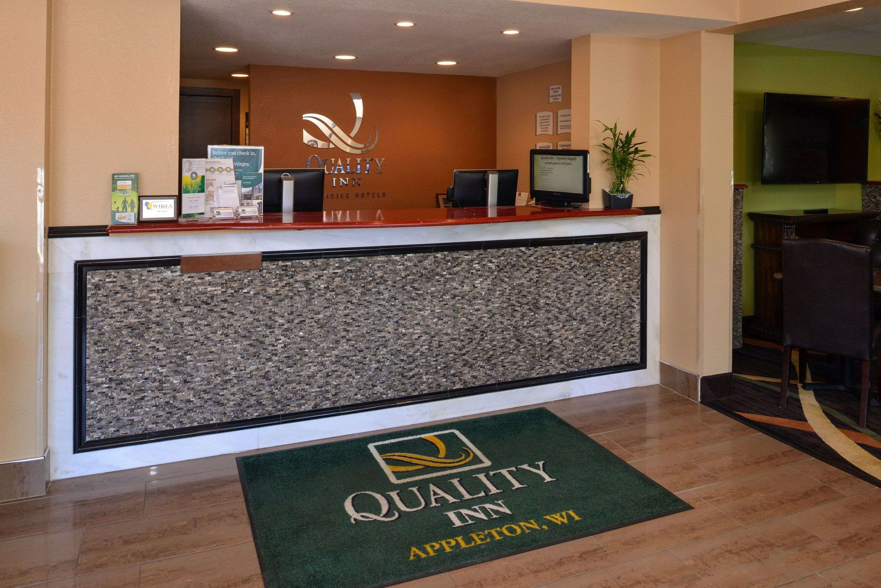 Front desk with friendly staff | Quality Inn
