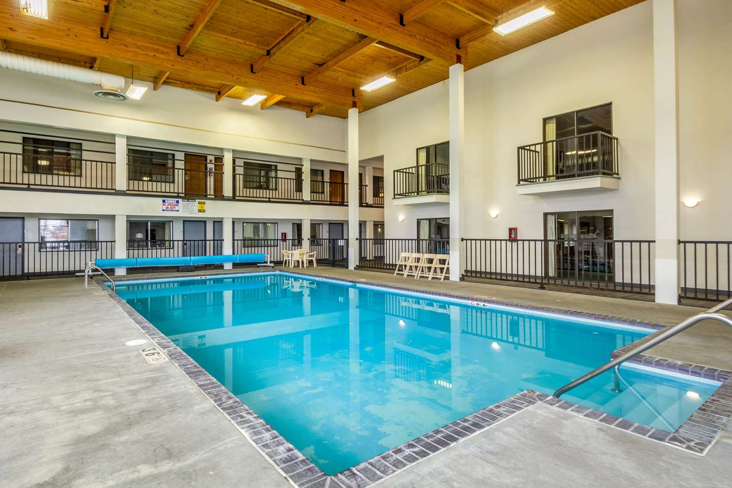 Econo Lodge Waupaca, WI See Discounts