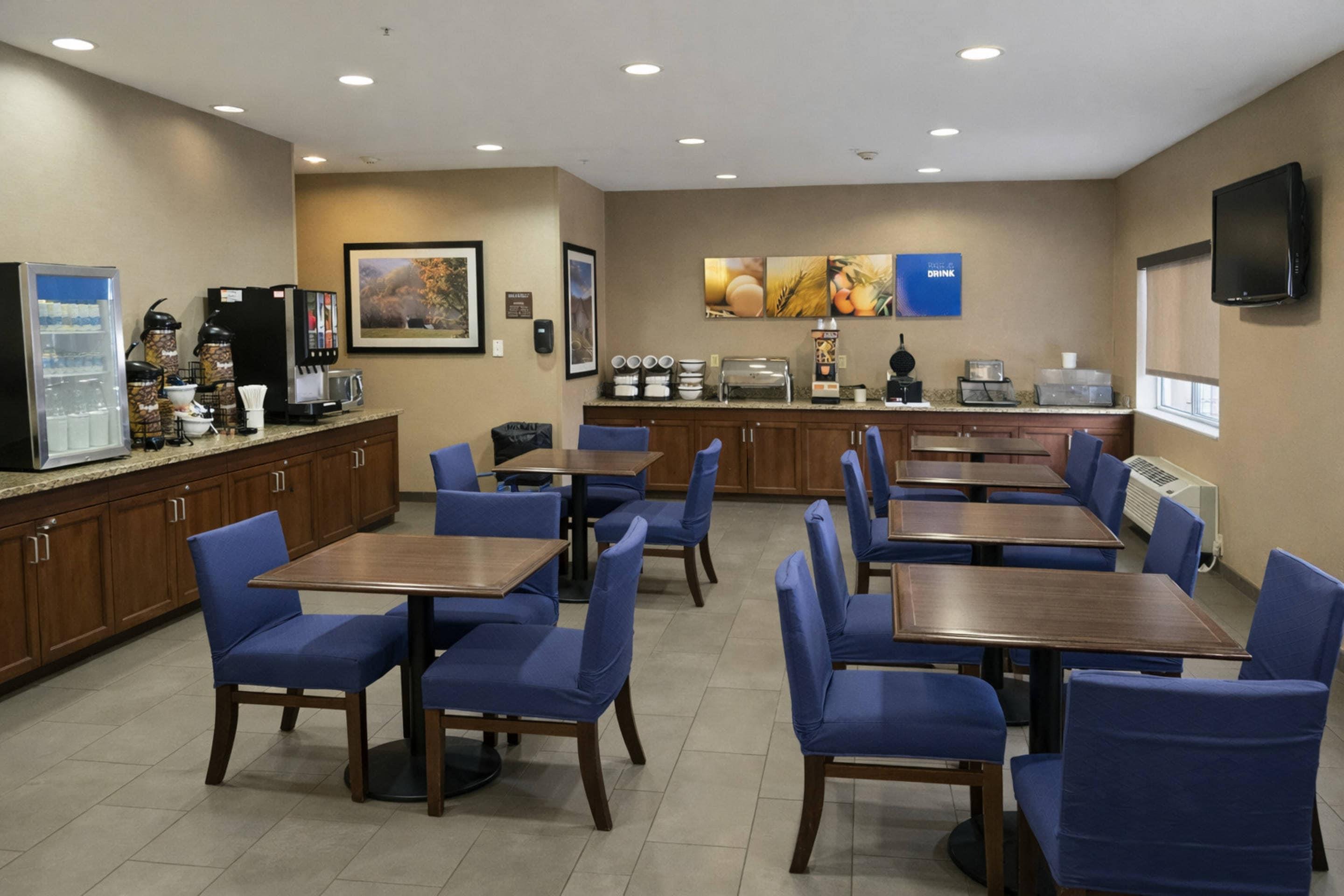 Breakfast area | Comfort Inn Barboursville near Huntington Mall area