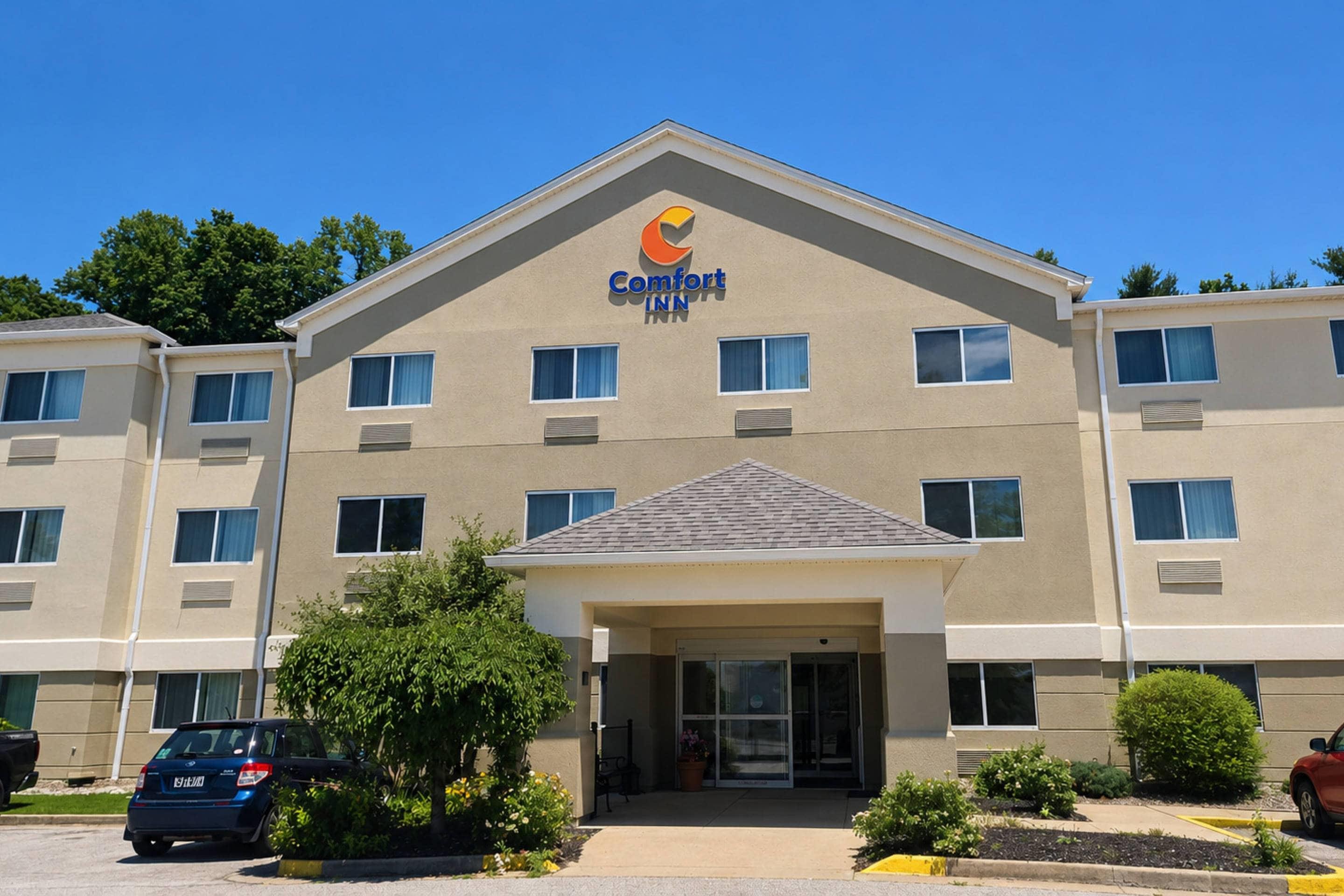 Hotel Entrance | Comfort Inn Barboursville near Huntington Mall area