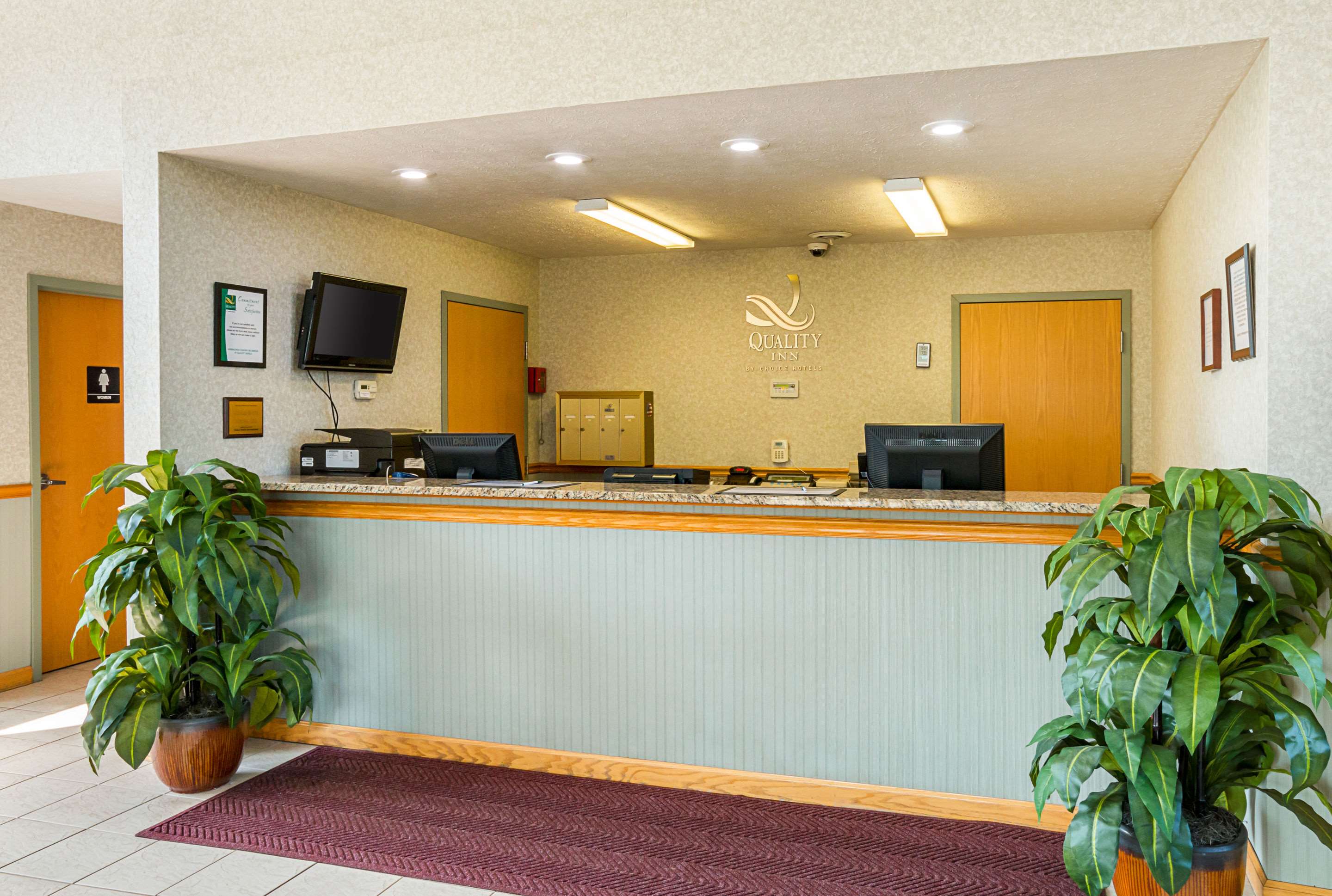 Front desk | Quality Inn