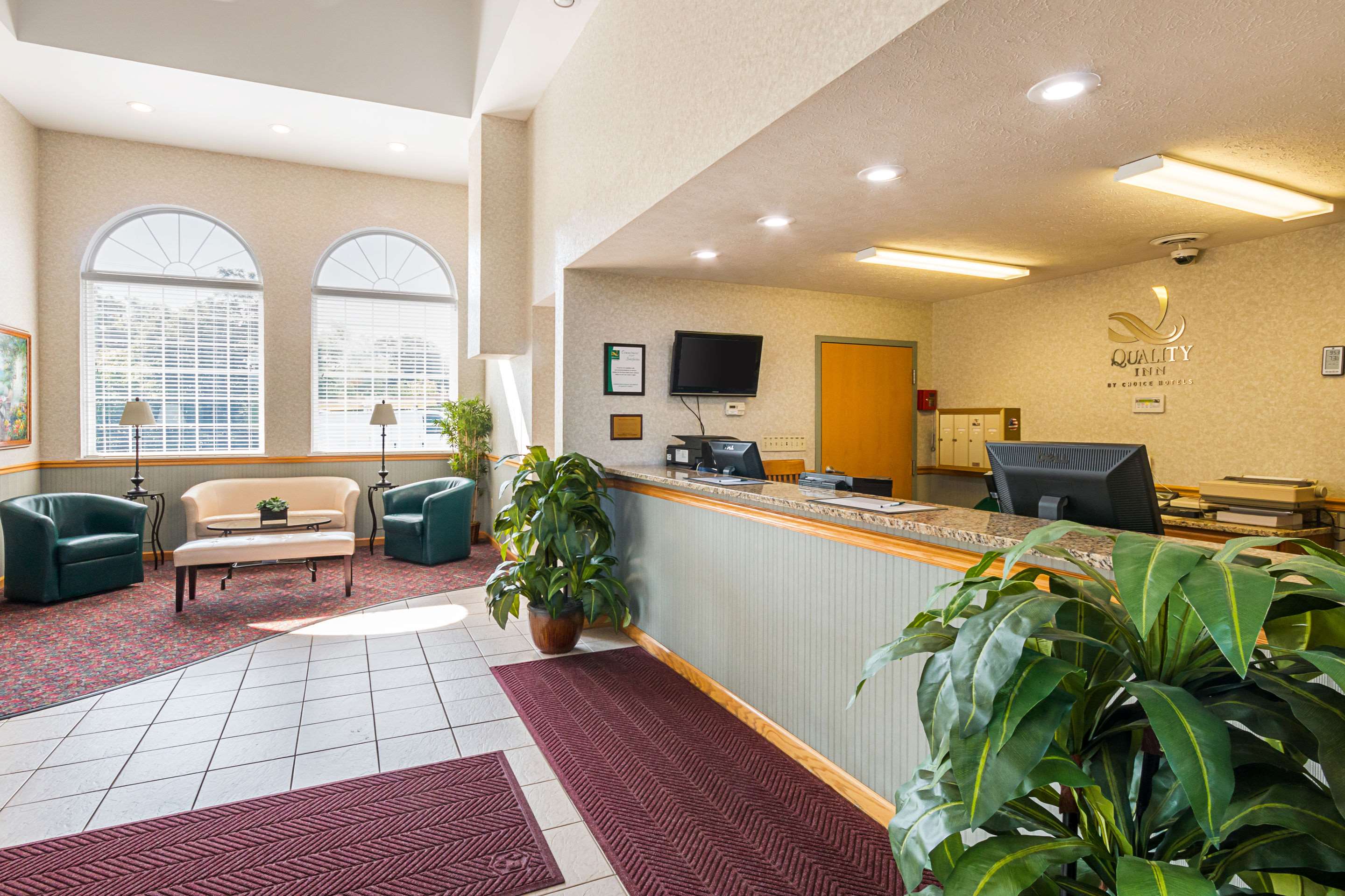 Hotel lobby | Quality Inn