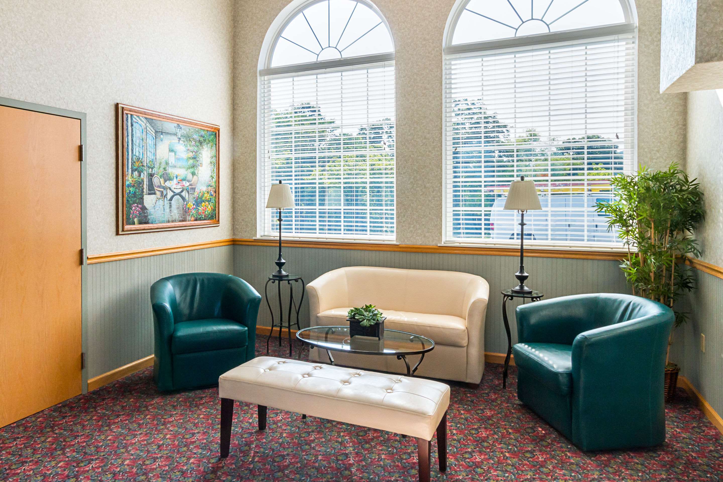 Lobby with sitting area | Quality Inn