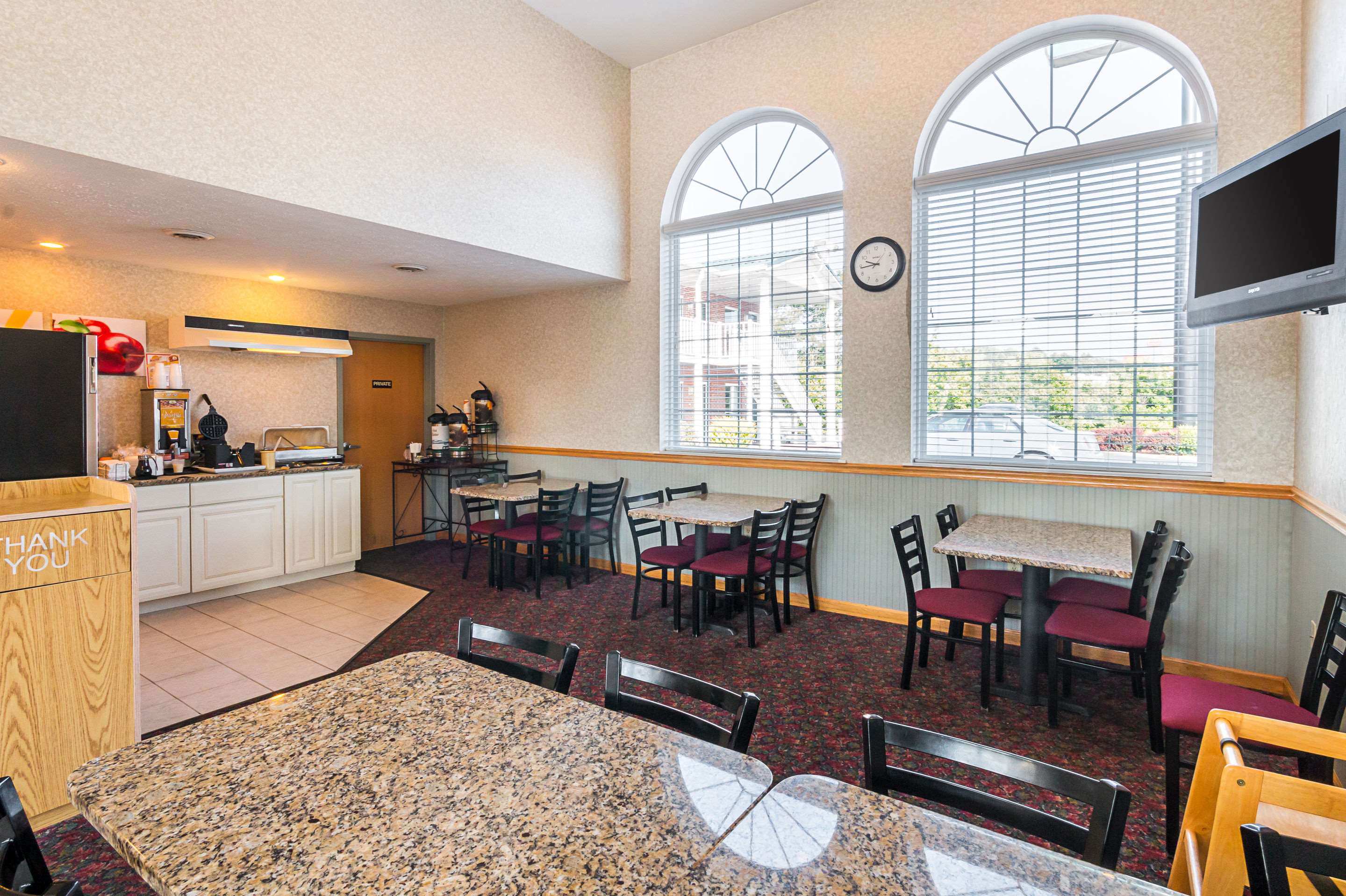 Enjoy breakfast in this seating area | Quality Inn