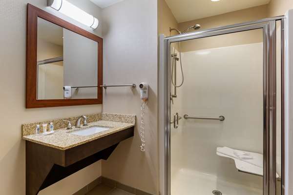  - Comfort Inn Martinsburg - I-81, Exit 16