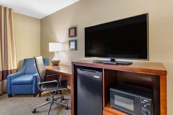  - Comfort Inn Martinsburg - I-81, Exit 16