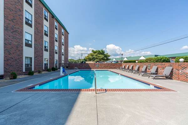 Pool - Comfort Inn Martinsburg - I-81, Exit 16