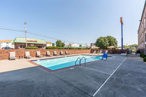 Pool - Comfort Inn Martinsburg - I-81, Exit 16