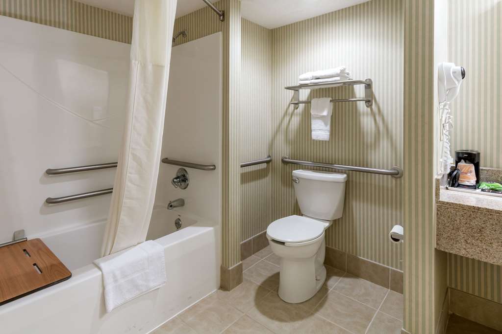 ECONO LODGE HUNTINGTON - BARBOURSVI-guestroom-Guest Room,Bathroom,On-Site.jpg