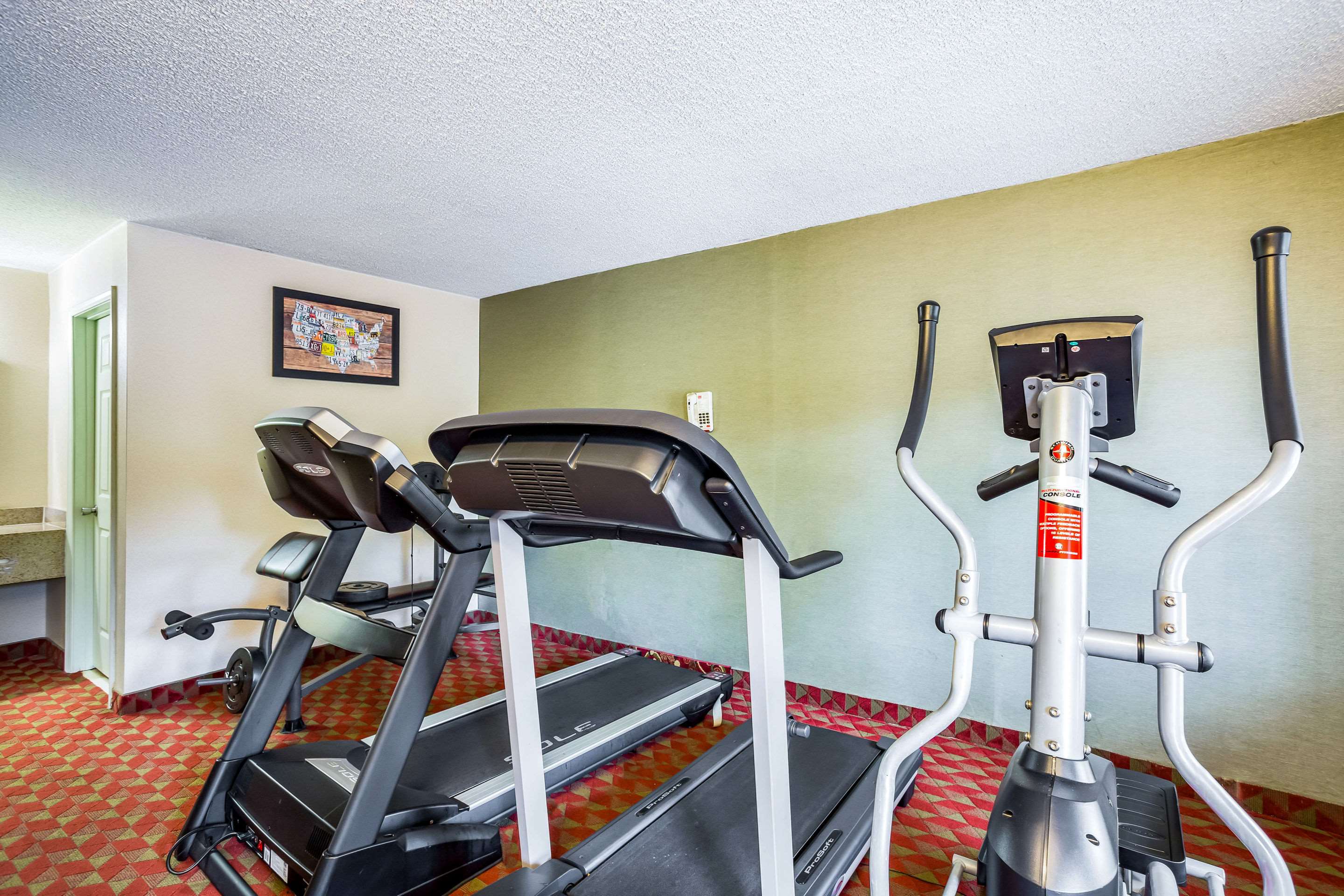 Exercise room | Econo Lodge Huntington - Barboursville University Area
