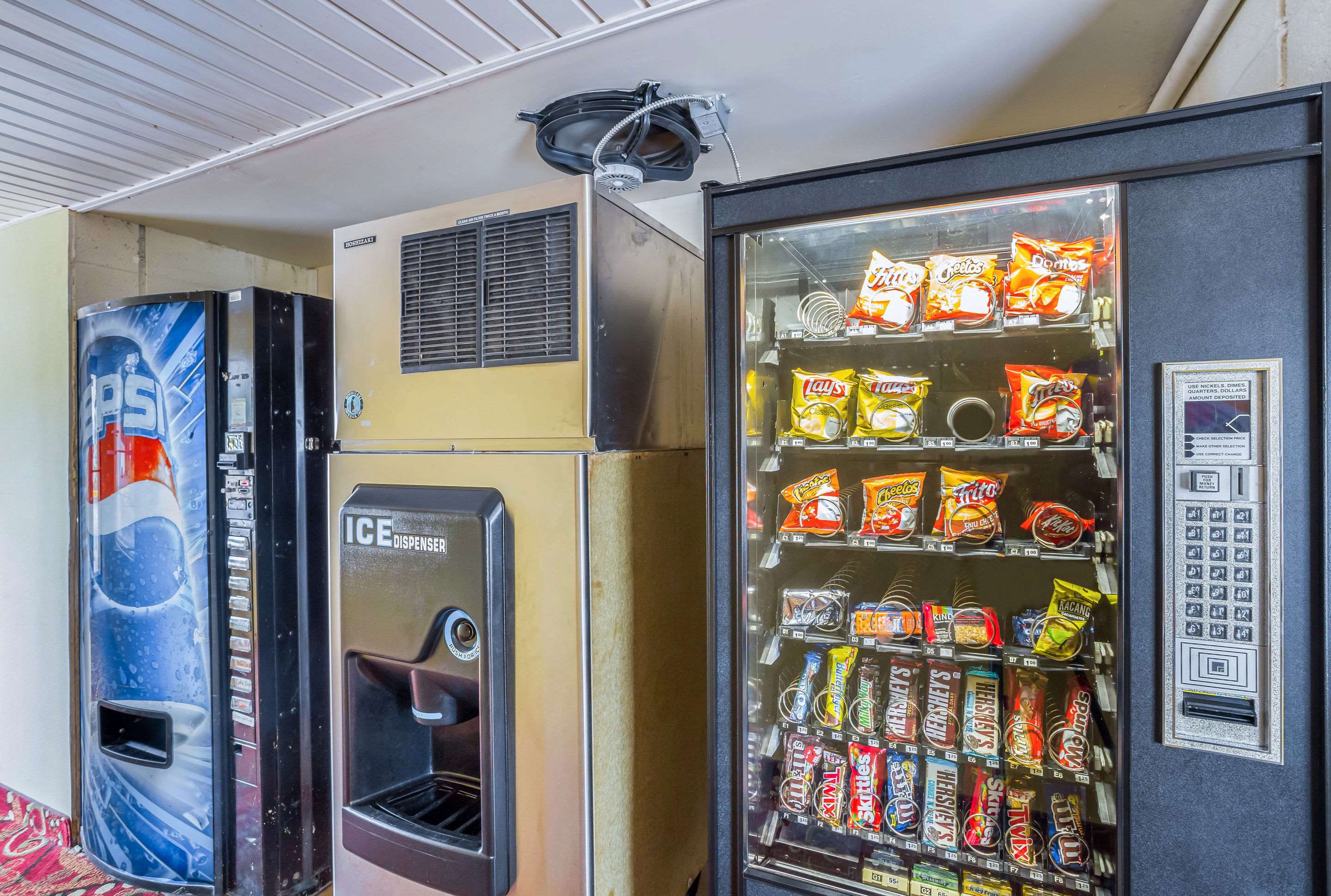 Hotel vending area | Econo Lodge Huntington - Barboursville University Area