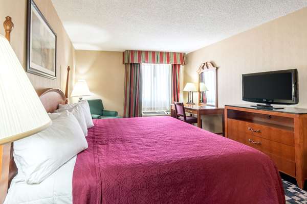  - Econo Lodge Ripley - I-77, Exit 138