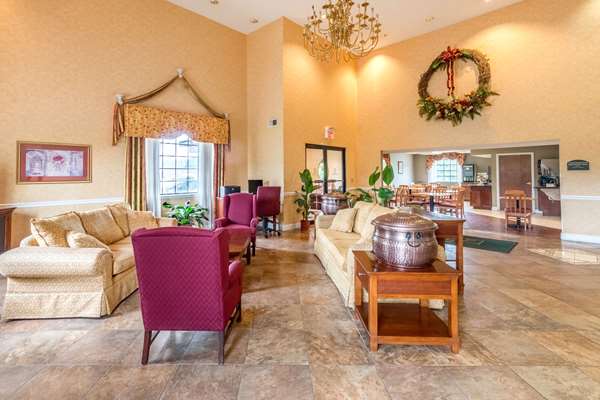  - Econo Lodge Ripley - I-77, Exit 138