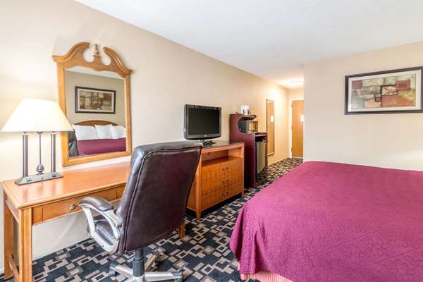  - Econo Lodge Ripley - I-77, Exit 138