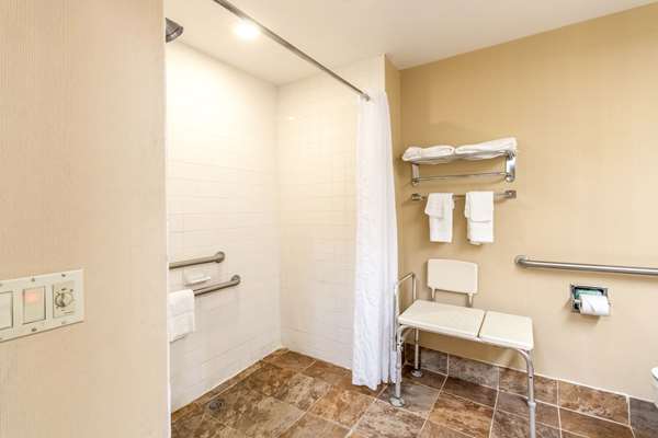  - Econo Lodge Ripley - I-77, Exit 138