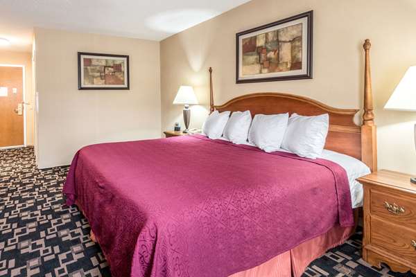  - Econo Lodge Ripley - I-77, Exit 138
