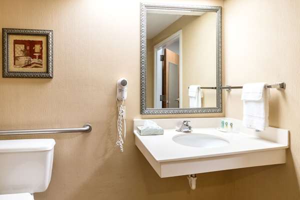  - Econo Lodge Ripley - I-77, Exit 138