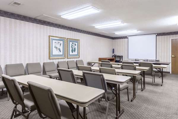  - Econo Lodge Ripley - I-77, Exit 138