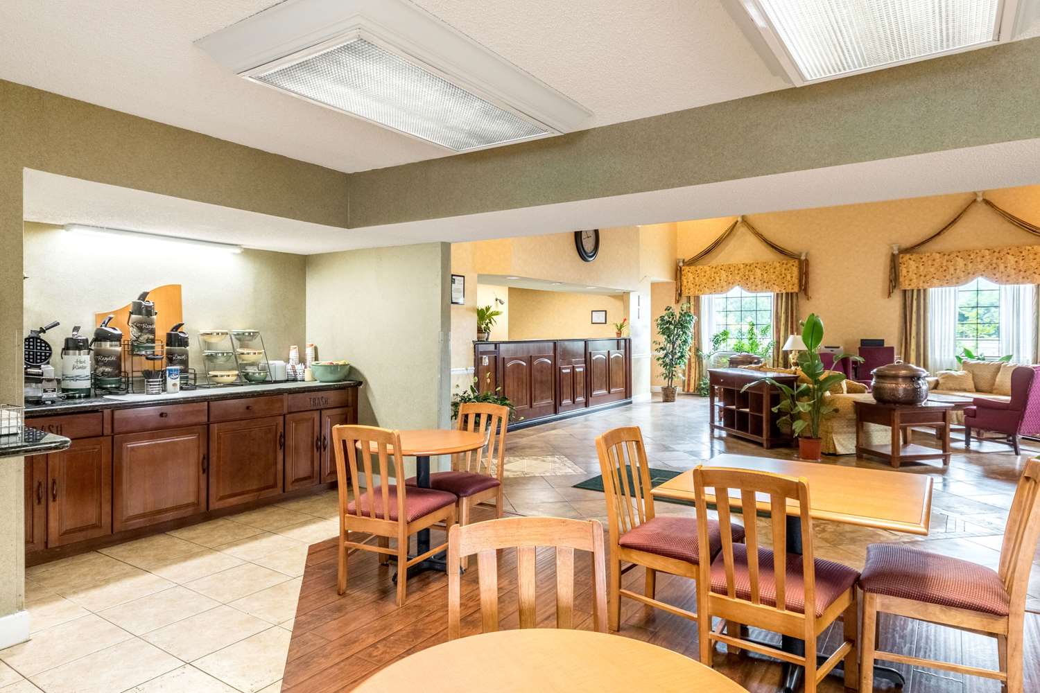 Econo Lodge Ripley I77, Exit 138, WV See Discounts