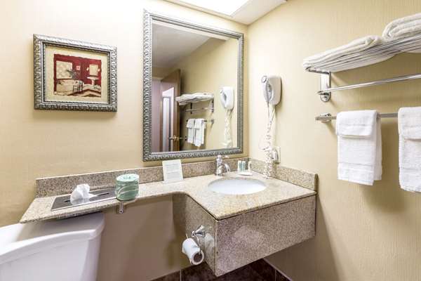  - Econo Lodge Ripley - I-77, Exit 138