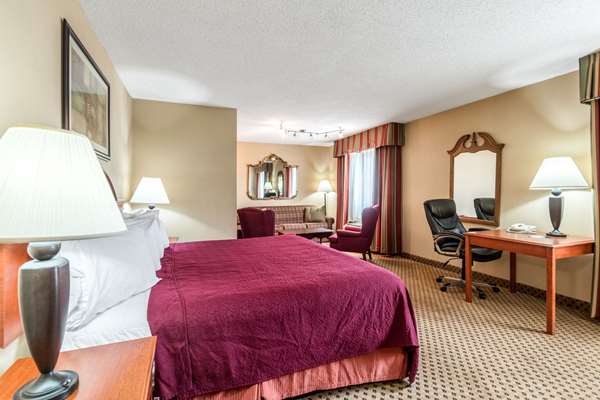 Suite - Econo Lodge Ripley - I-77, Exit 138
