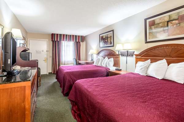  - Econo Lodge Ripley - I-77, Exit 138