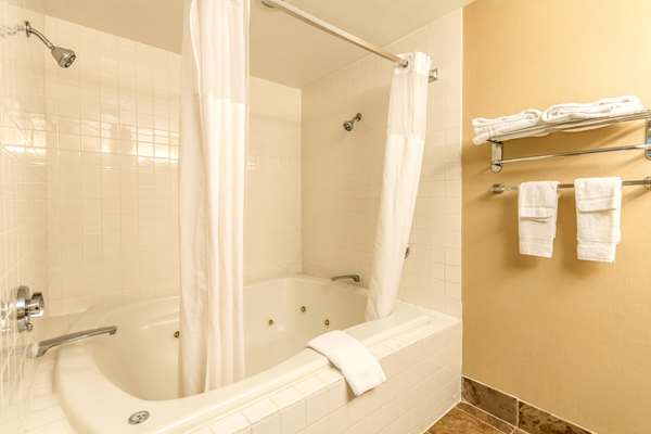 Suite - Econo Lodge Ripley - I-77, Exit 138