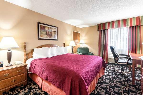  - Econo Lodge Ripley - I-77, Exit 138