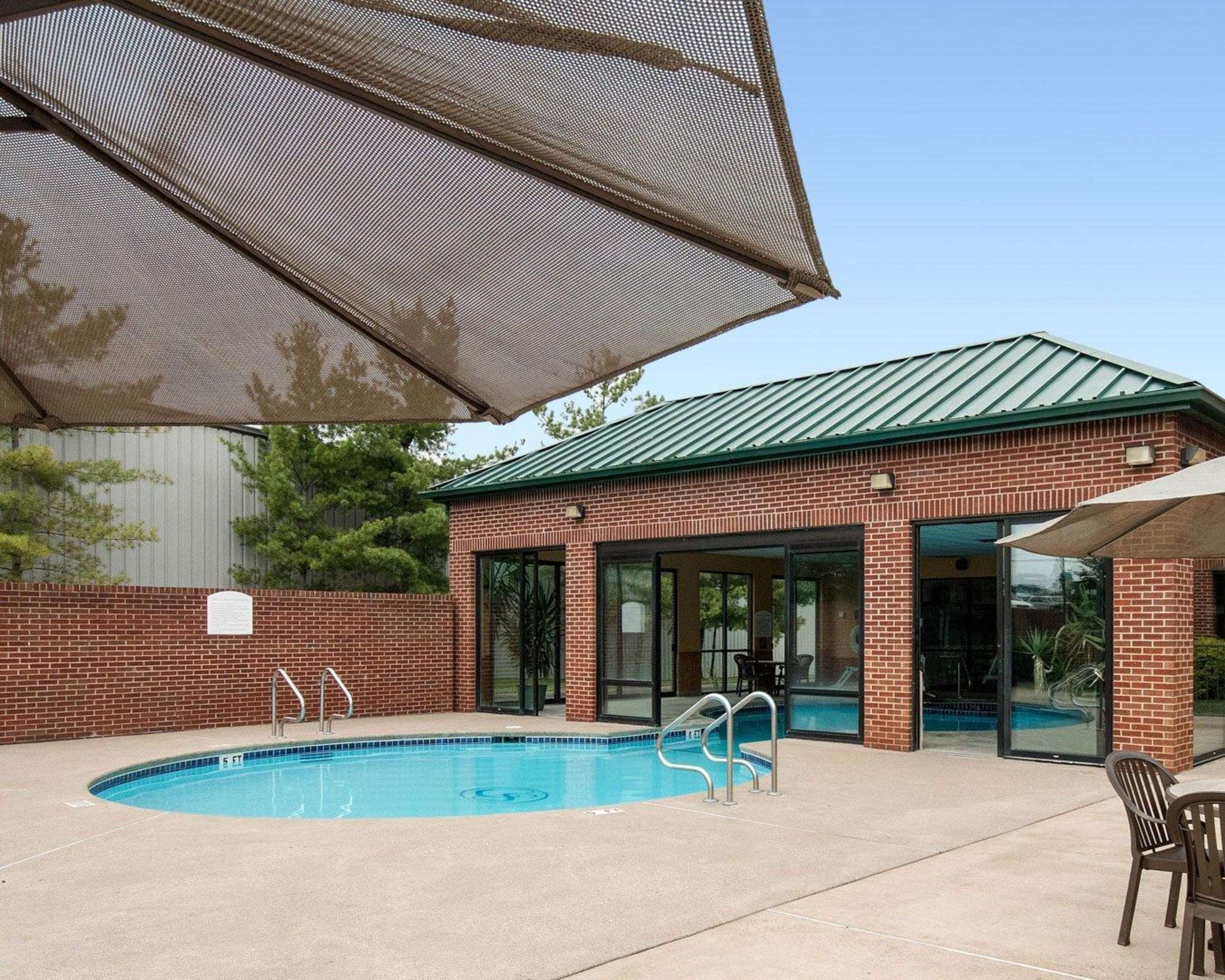 Indooroutdoor pool | Comfort Suites Parkersburg South